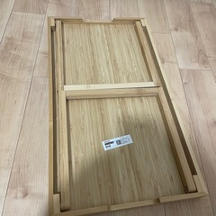 IKEAベッドテーブルの画像