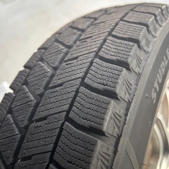 スタッドレスタイヤ145/80/R13ブリヂストンの画像
