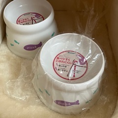 差し上げます　犬猫ベッドと食器の画像