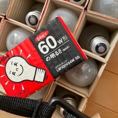 電球60ワットの画像