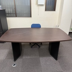 会議、ダイニングテーブルの画像