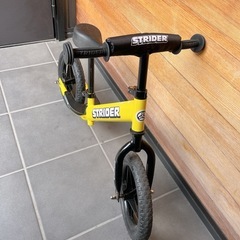 ストライダー　黄色
の画像