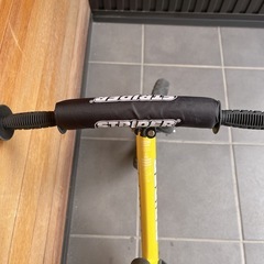 ストライダー　黄色
の画像