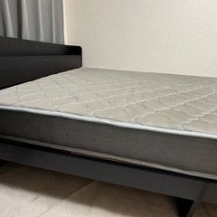 マットレス・充電付きダブルベッド（210cm× 140cm）の画像