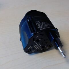 トラベルアダプターの画像