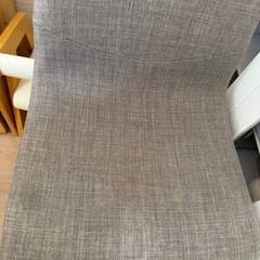 テーブルとセットの椅子4脚の画像