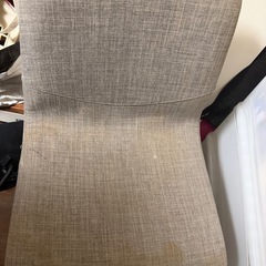 テーブルとセットの椅子4脚の画像