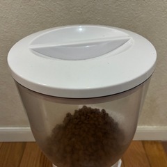 ペット フードディスペンサーの画像