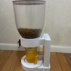 ペット フードディスペンサーの画像