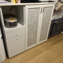 食器棚の画像