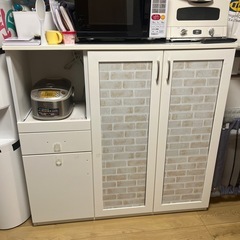 食器棚の画像