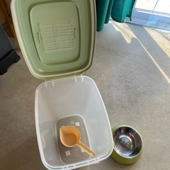 ペット　フードボール　フードストッカーの画像