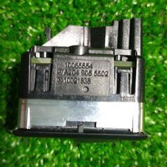 メルセデスベンツ MB W204 パワーウィンドウスイッチの画像