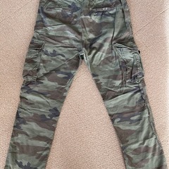 American Eagle カモフラージュカーゴパンツの画像