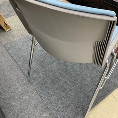 事務用椅子の画像