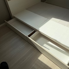 ダブルベッドフレームの画像