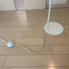 モダンデコ　フロアーランプ　ホワイトの画像