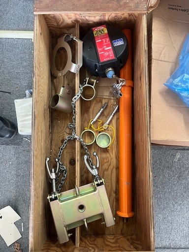 やねブロック　転落防止　藤井電工　屋根ブロック　受注生産品　写真の部品が全てです　定価12万　2セットまとめていかがでしょうか！