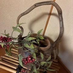鉢と花台。。造花付きの画像