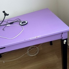 急募 イケア テーブル  ライト2個付き 早い方にお譲りの画像