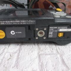 RICOH G700 デジカメ 2010年製 中古品 シャッター・フラッシュのみ通電確認済み 現状品 ジャンク品扱い 本体べとつき有り 画面ホコリ・曇り有 バッテリx２/充電 【ハンズクラフト宜野湾店】の画像