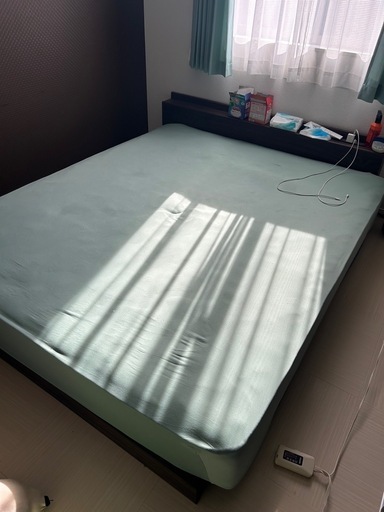 クイーンサイズ　ベッド＋マットレス