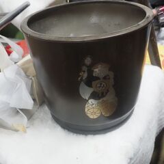 火鉢、灰汁付き、レトロ、大黒、２４x２４x２３、真鍮かアルミの画像