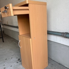 鍵付きサイドボードの画像