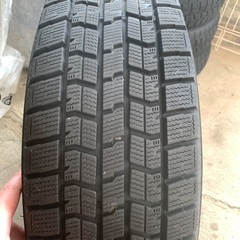 ほぼ新品ホイール付き日本製スタッドレスタイヤの画像