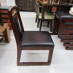 複数在庫 チェア 幅43×奥行50×高さ74cm 座面34cm 低め 木製 濃い茶系 スタッキング可能 椅子 イス いす 苫小牧西店の画像