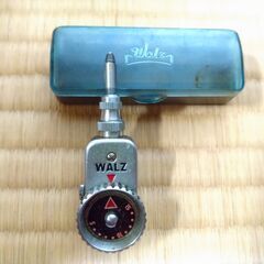 旧式カメラEOS1000QD レンズ2個付　脚立　ワルツタイマー　フラッシュガン＋電球　差し上げますの画像