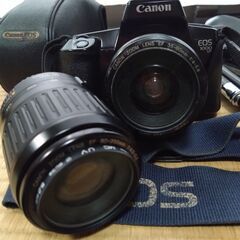旧式カメラEOS1000QD レンズ2個付　脚立　ワルツタイマー　フラッシュガン＋電球　差し上げますの画像