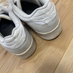 アディダススニーカーの画像