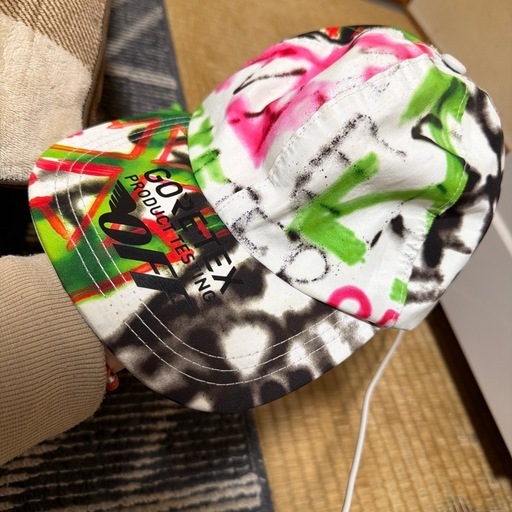 オフホワイト　キャップ