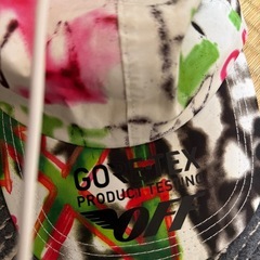 オフホワイト　キャップの画像