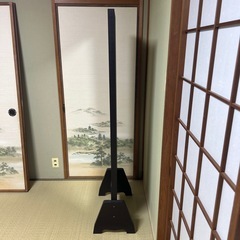 花柄彫刻 木製 スタンドミラーの画像