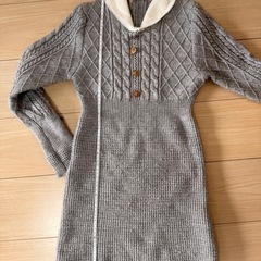 グレー ケーブル編み ミニワンピース ニットワンピース 背中まで可愛いの画像