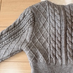 グレー ケーブル編み ミニワンピース ニットワンピース 背中まで可愛いの画像