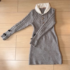 グレー ケーブル編み ミニワンピース ニットワンピース 背中まで可愛いの画像