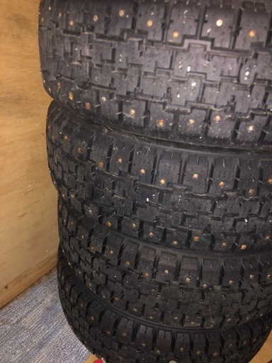 スパイクタイヤ  175/60/14