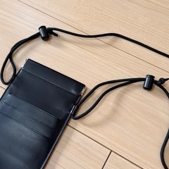 TAKEO KIKUCHI スマホショルダーバッグ ブラックの画像