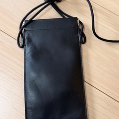 TAKEO KIKUCHI スマホショルダーバッグ ブラックの画像