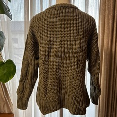 ニット Vネック セーター 長袖　ロペピクニック　カーキ　ケーブル編みの画像
