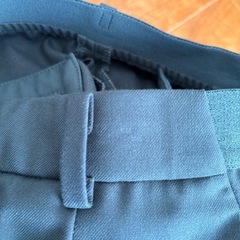 レディース　秋冬向き　スラックス　ユニクロ　タックアンクルパンツの画像