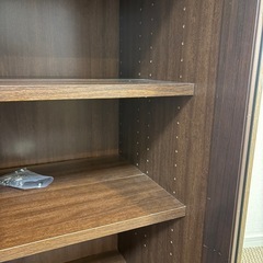 扉付き本棚の画像