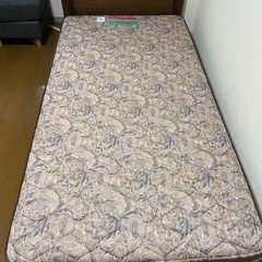 シングルベッド　フレームとマットレス　収納付きの画像