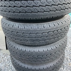 ハイエース純正タイヤの画像