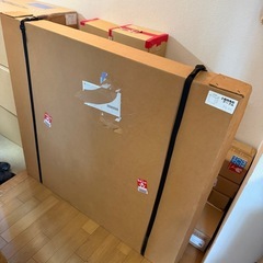 白の展示台の画像