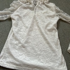 トップス　レディース　長袖　レース　白　パールの画像