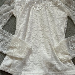 トップス　レディース　長袖　レース　白　パールの画像